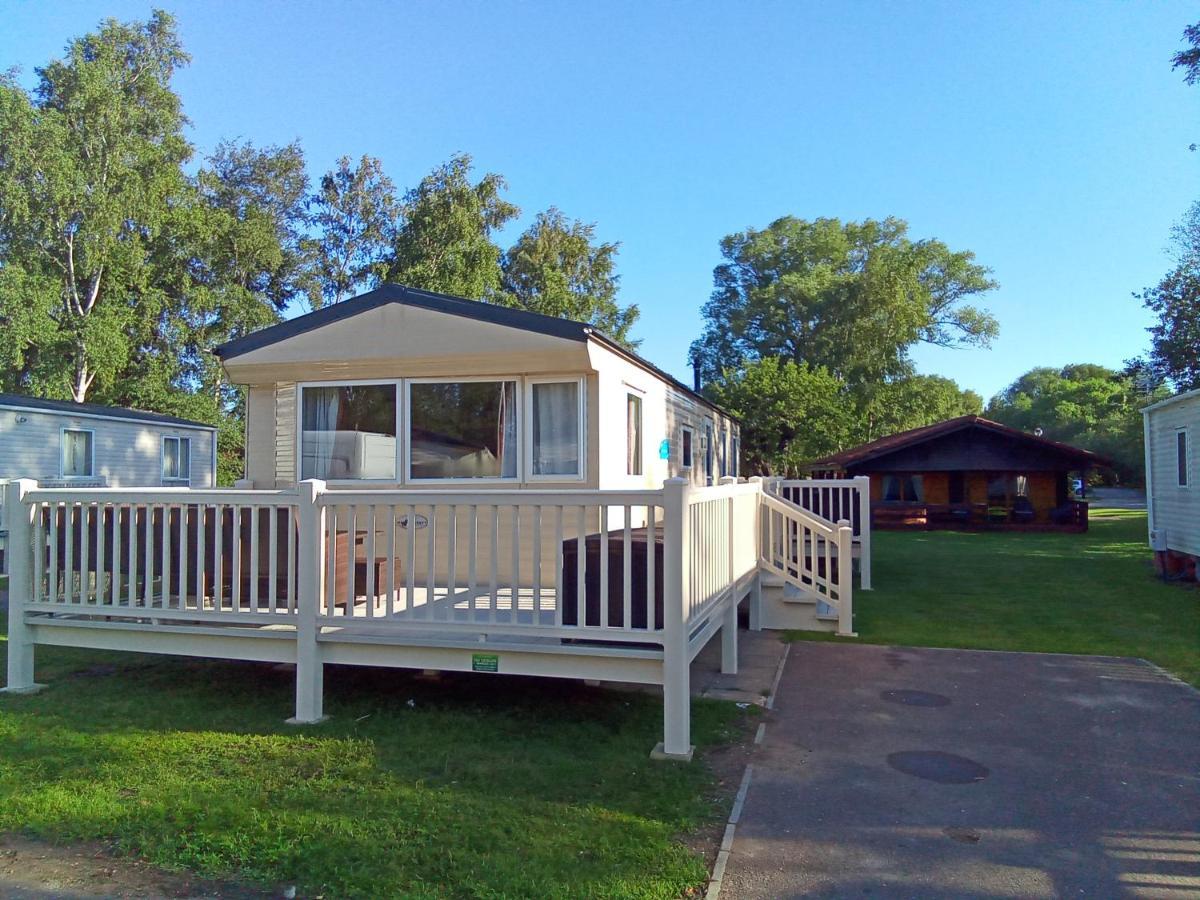 Beautiful 3 Bedroom Caravan With Hot Tub - Tattershall Lakes 外观 照片